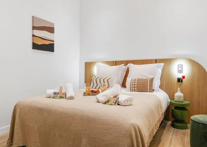 Thebluestay 263 - Spacious In 15 - Ac شقة